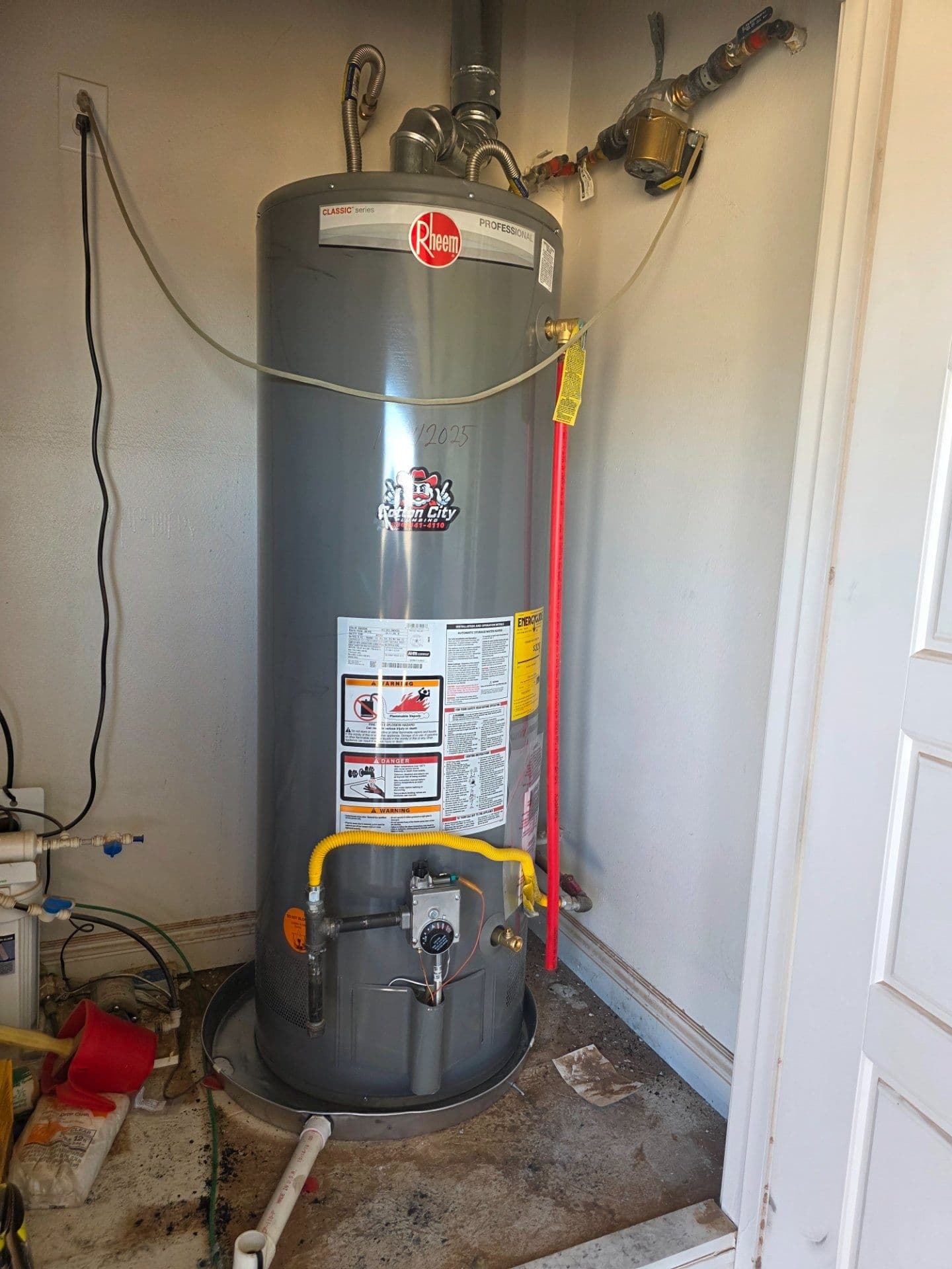 50-Gallon Rheem Gas Water Heater Replacement Gets Hot Water Flowing Again image